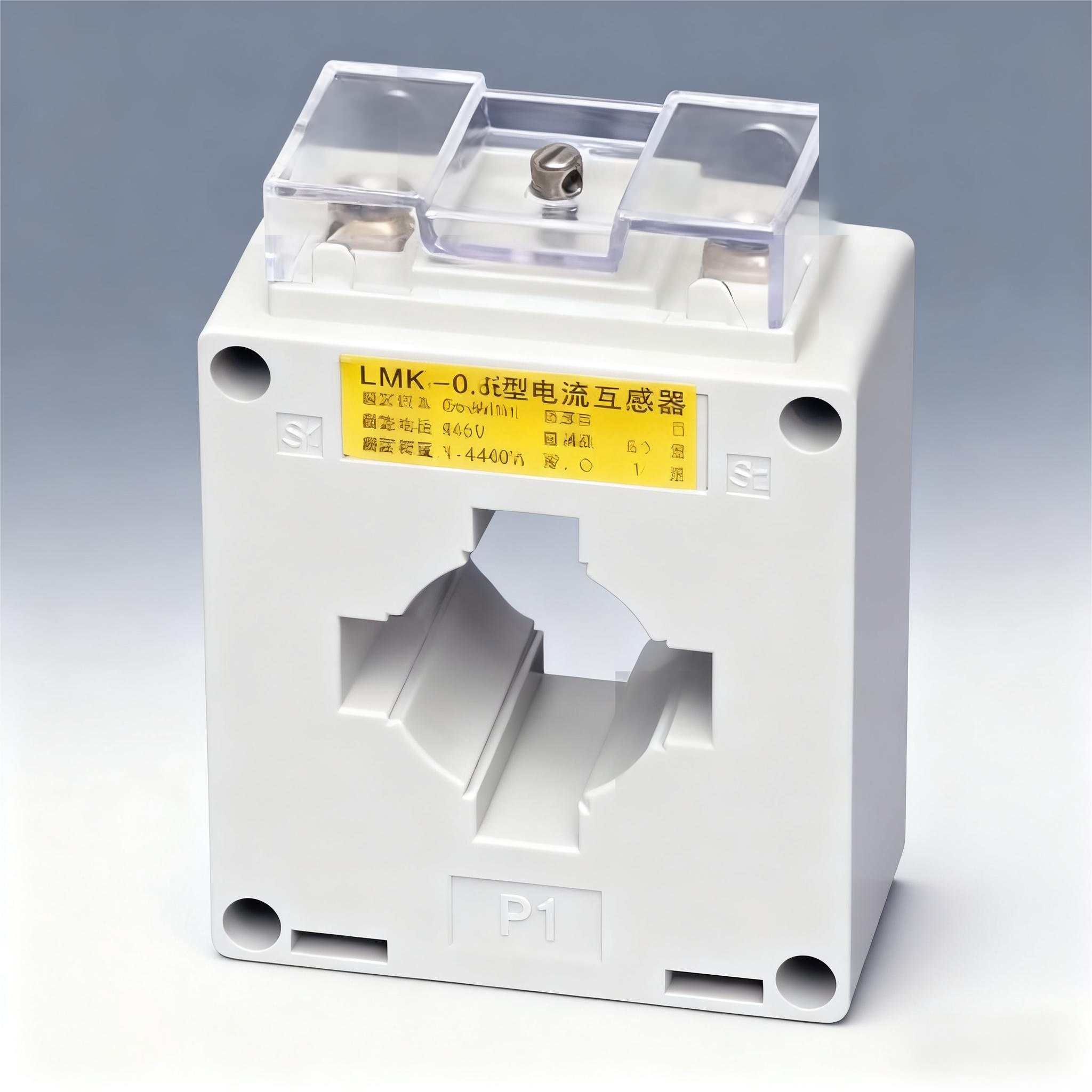 这是一个白色电流互感器，它的外观很简洁，没有任何装饰。